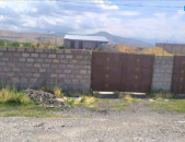 Վաճառվում  ե  առազնատուն    ՆՈՐ  ԳԵՂԻ    մակ 800 ք