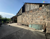 Մասիս քաղաքում վաճառվում է բնակելի տուն՝ հողատարածքի և անասնաշենքի հետ միասին, For sale, կոդ C1692