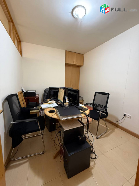 Վարձով է տրվում 1-ին գիծ կոմերցիոն տարածք։ For rent կոդ G1140