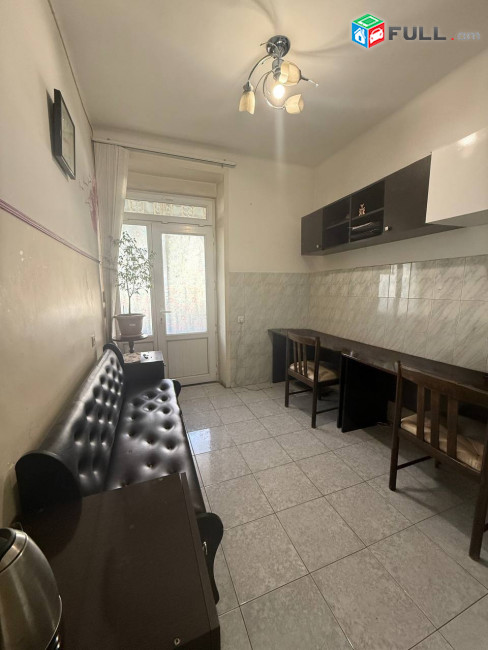 Վարձով է տրվում1-ին գիծ կոմերցիոն տարածք։ For rent կոդ G2606