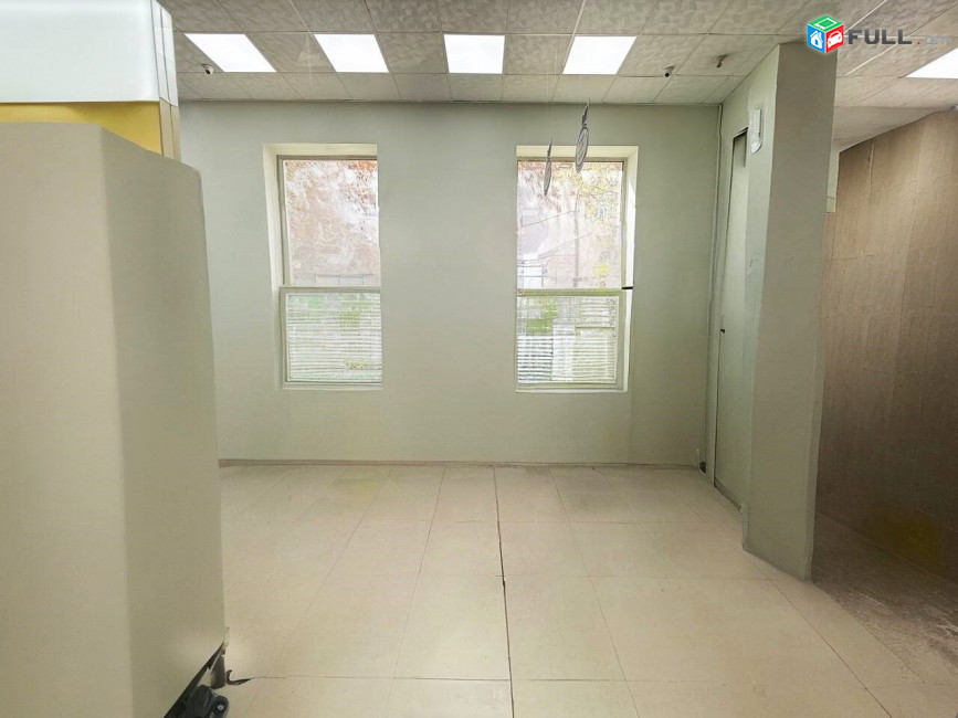 Վաճառվում է 1-ին գիծ կոմերցիոն տարածք։ For sale կոդ C1828