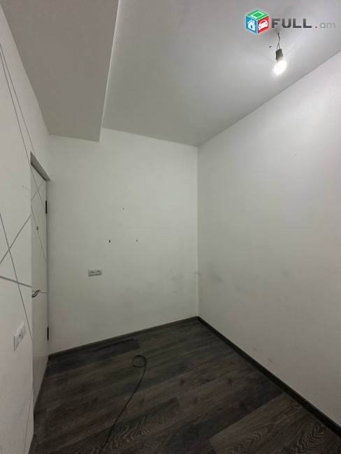 Վարձով է տրվում 1-ին գիծ կոմերցիոն տարածք։ For rent կոդ G2647