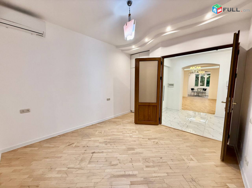Աբովյան փողոցում ՝ Սուրբ Աննա եկեղեցու հարևանությամբ վարձով է տրվում գրասենյակային տարածք, For Rent կոդ G2661