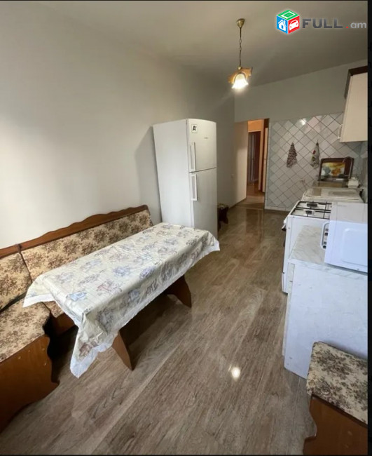 Կենտրոն, Սարյան փողոց 4 սենյակ 100քմ
