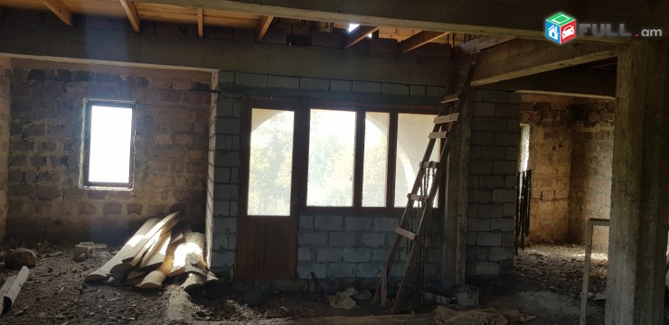 Ashtarak, geux Bazmaxbyur kentronum / Parpi, Bazmaxbur, Nazrvan /