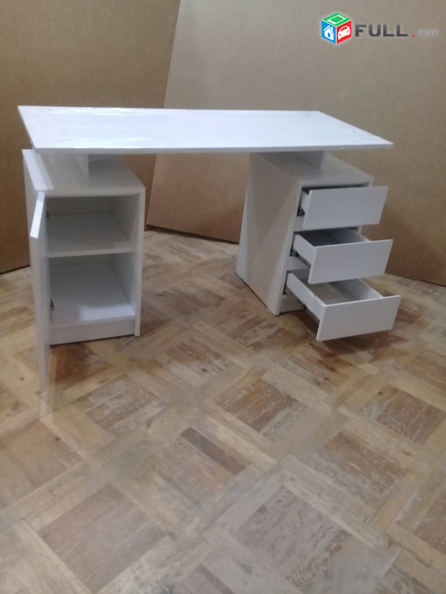 Նոր ոճի գրասեղաններ արտադրողից _6