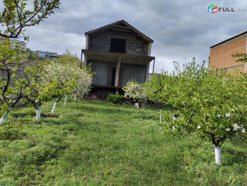 H0831 Երկհարկանի կիսակառույց Տեղեր գյուղում