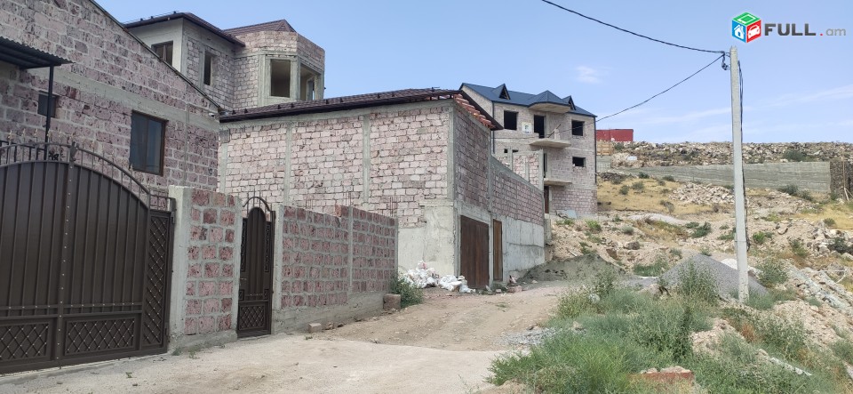 1135քմ հող Զովունի, հուշարձանի մոտ, չհասած հուշարձան աջ թևում բարձրունքի վրա