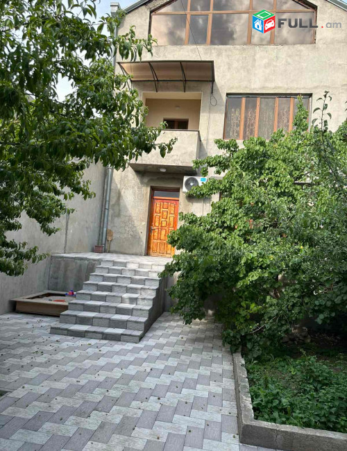 Վարձով երկհարկ առանձնատուն Քաջազնունի փողոցում