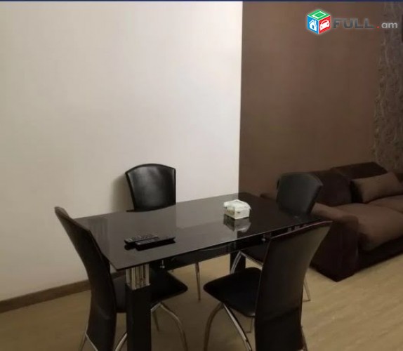 Վարձով 3 սեն, 70ք / մ կենտրոնում կոդ AC20156