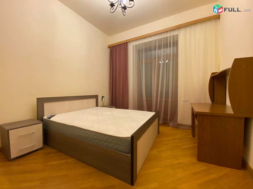 ԿՈԴ AM113 Վարձով 3 սենյականոց Մոդեռն բնակարան Ամիրյան փողոցում, Հանրապետության Հրապարակի մոտ