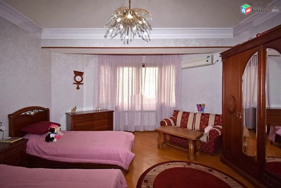 Շքեղ Բնակարան. Կենտրոնում. Ամիրյան փ. SB033