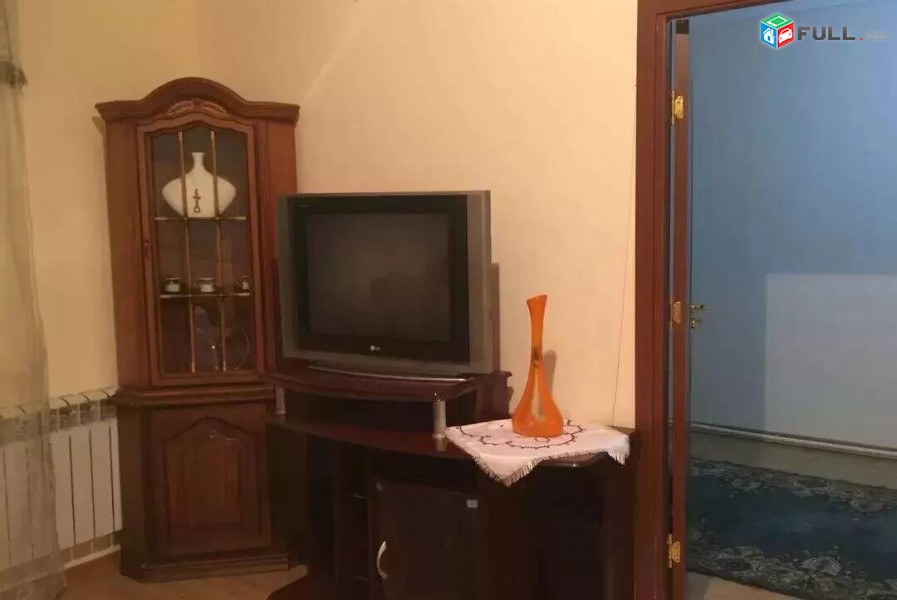 3 սենյականոց բնակարան Կոմիտասի պողոտայում, 80 ք.մ., 1/5 հարկ, կապիտալ վերանորոգված, քարե շենք