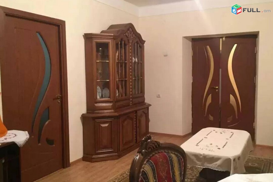 3 սենյականոց բնակարան Կոմիտասի պողոտայում, 80 ք.մ., 1/5 հարկ, կապիտալ վերանորոգված, քարե շենք