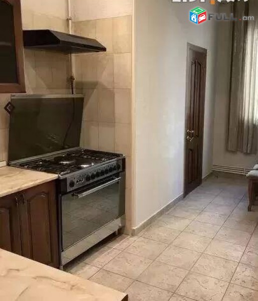 3 սենյականոց բնակարան Կիևյան փողոցում, 86 ք.մ., 3/5 հարկ, կապիտալ վերանորոգված, քարե շենք