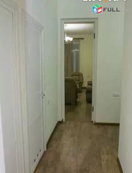 3 սենյականոց բնակարան Նալբանդյան փողոցում, 90 ք.մ., 2/5 հարկ, կապիտալ վերանորոգված, քարե շենք