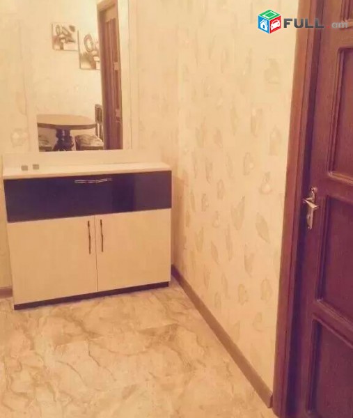 3 սեն. բնակարան Կոմիտասի պողոտայում, 80 ք.մ., 6/8 հարկ, կապիտալ վերանորոգված, քարե շենք