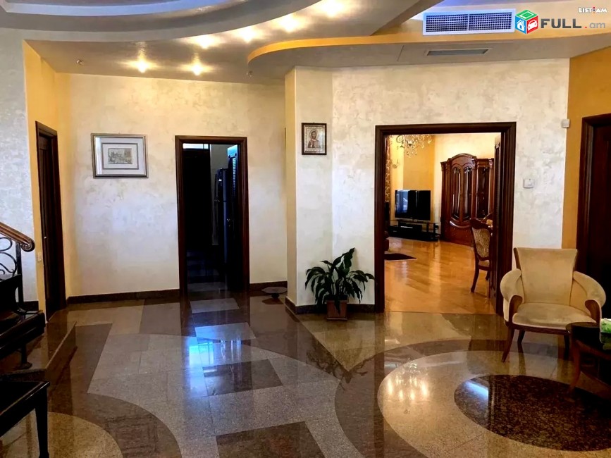 Կոդ 45812 Երկու հարկանի քարե տուն Աջափնյակում, 800 ք.մ., 3 սանհանգույց, կապիտալ վերանորոգված