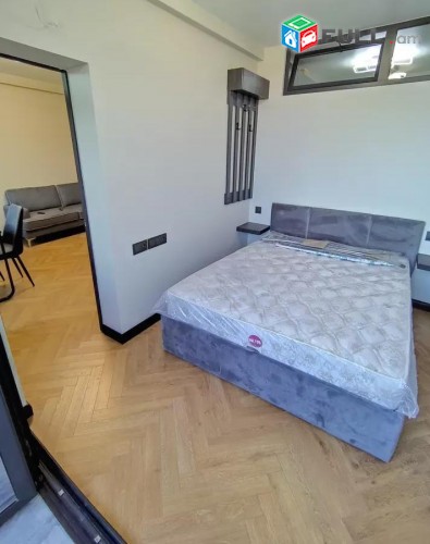 Luxe, Modern 2 sen bn Saryan poxocum/ In Vino-i mot