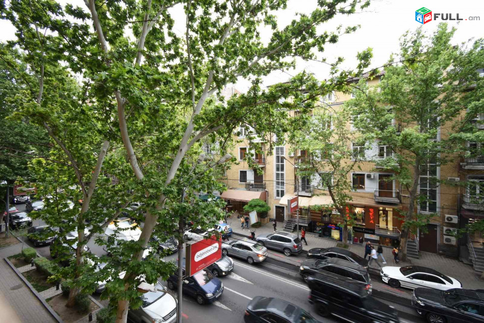 Օրավարձով է տրվում 3 սենյականոց բնակարան՝Տերյան և Սայաթ - Նովա փողոցների խաչմերուկում՝ 