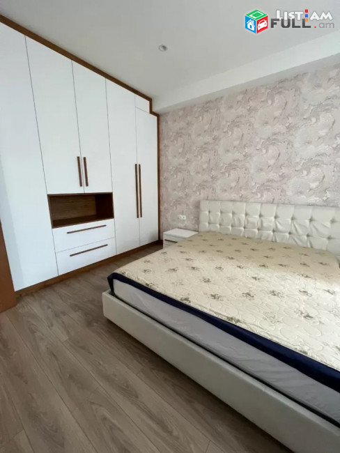 Կոդ 73632  Երկու հարկանի քարե տուն, Դավթաշենի 4-րդ զանգված Դավիթաշենում, 230 ք.մ., 3+ սանհանգույց