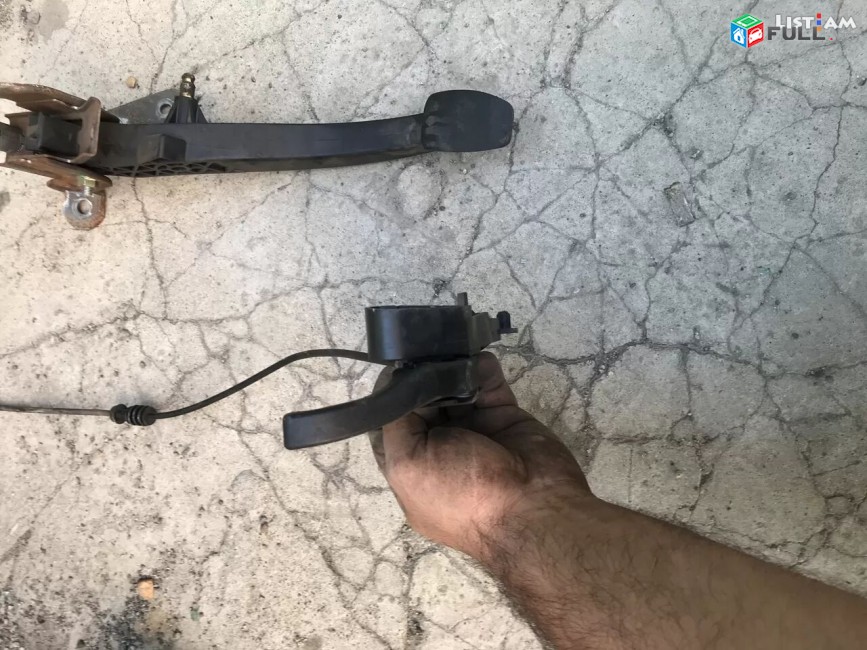 Reno megani kapot bacelu tatik ev tros