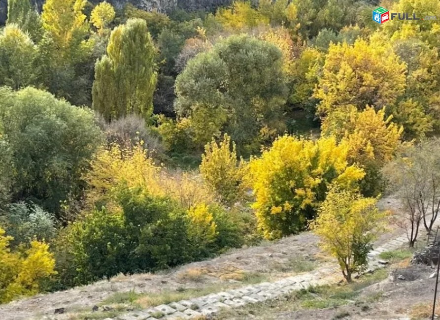 Հողատարածք հասարակական շինությունների համար կենտրոնում, 2560 ք.մ. ID3260