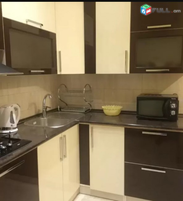 LA01359  Վարձով է տրվում 3 սենյականոց բնակարան Եկմալյան փողոց , նորակառույց 