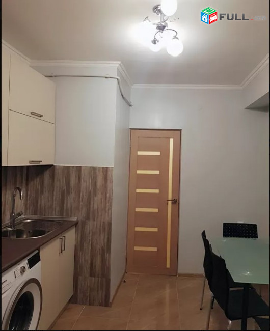 LA03913 Վարձով 3 սենյականոց բնակարան Պուշկինի փողոցում 