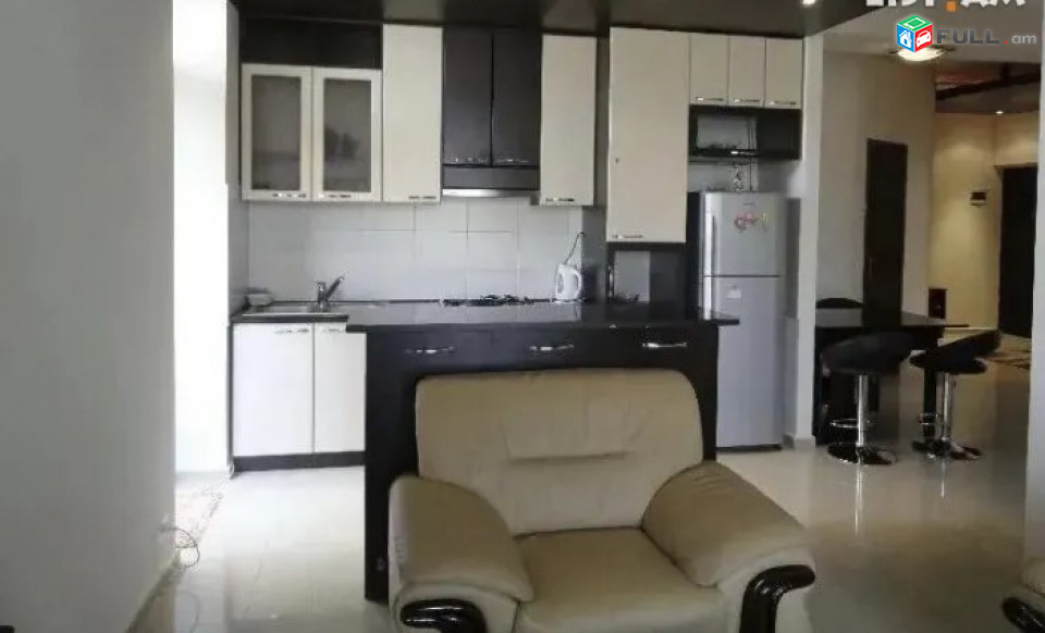 LA03950 Վարձով 3 սենյականոց բնակարան Նալբանդյան փողոց , Սախարովի հրապարակի մոտ նորակառույց շենք