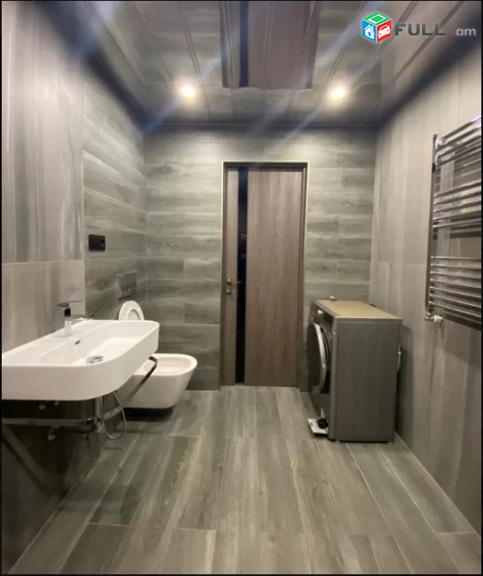 LA04203 Վարձով 3 սենյականոց բնակարան Սարյան , Մաշտոց