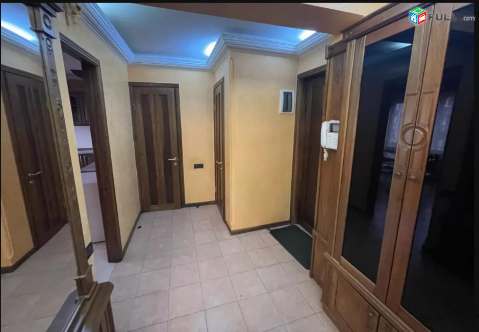 LA04354 Վարձով 4 սենյականոց բնակարան Վարդանանց փողոցում 