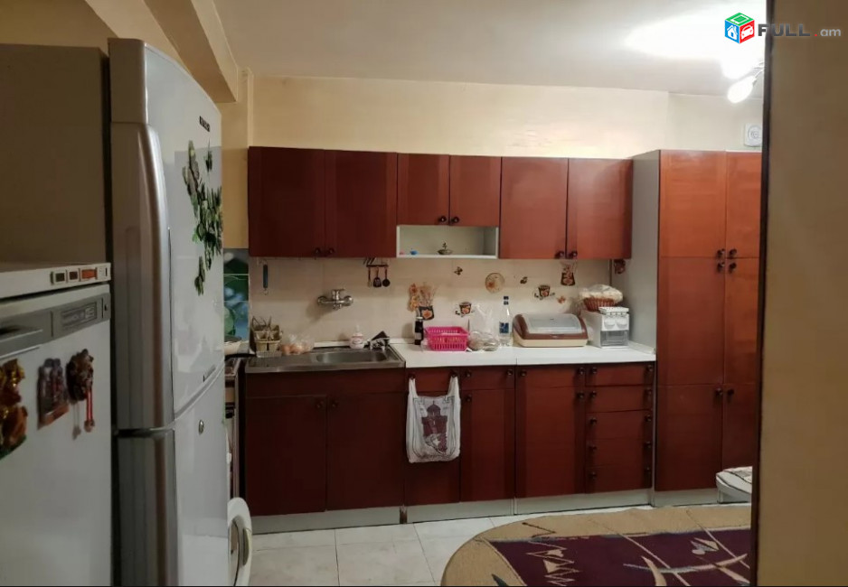 LA04629 Վարձով 4 սենյականոց բնակարան ն Բյուզանդի փողոց,  Վերնիսաժի մոտակայքում