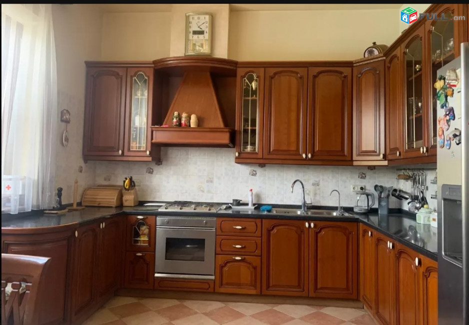 LA05055 Վարձով 3 հարկանի 7 սենյականոց առանձնատուն Նոր Նորքի 2-րդ զանգվածում Մոլդովական փողոցում