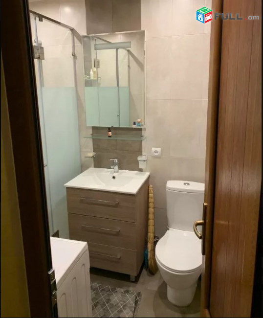 LA04839 Վարձով  3 սենյականոց բնակարան Գրիբոյեդովի փողոցում 