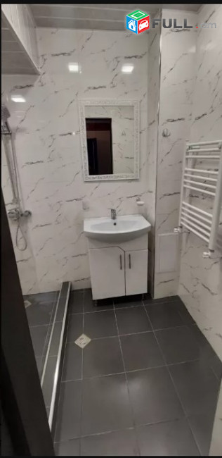 LA06907 Վարձով 3 սենյականոց բնակարան Թումանյան փողոցում 