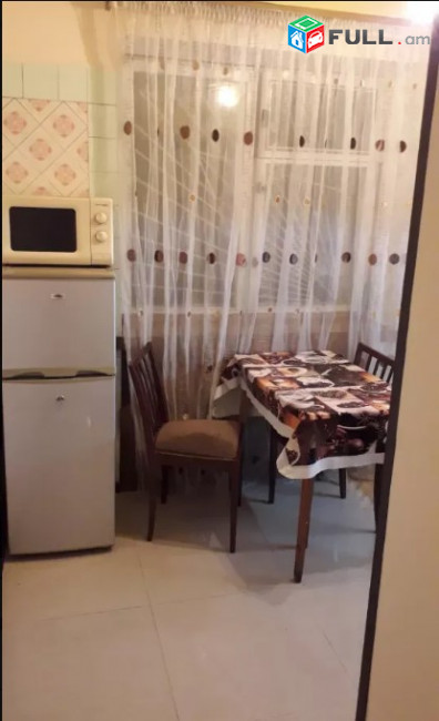 LA07899  Վարձով 4 սենյականոց բնակարան Արամ Խաչատրյանի փողոցում