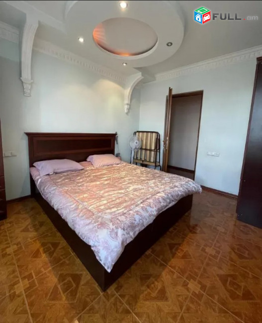 LA01290 Օրավարձով 3 սենյականոց բնակարան Աղայան փողոցում