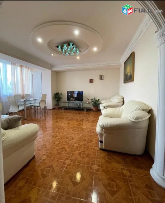LA01290 Օրավարձով 3 սենյականոց բնակարան Աղայան փողոցում