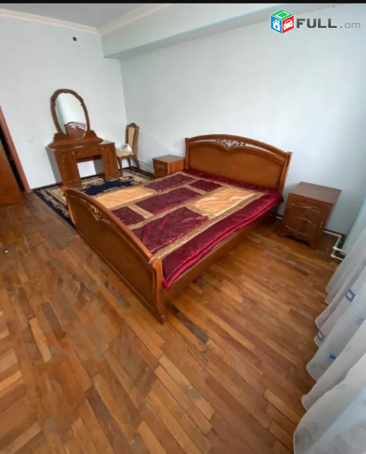 LA08095 Վարձով 3 սենյականոց բնակարան Ամիրյան փողոցում