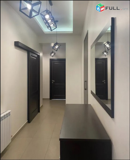 LA08001 Վարձով 3 սենյականոց բնակարան Մեսրոպ Մաշտոցի պողոտայում