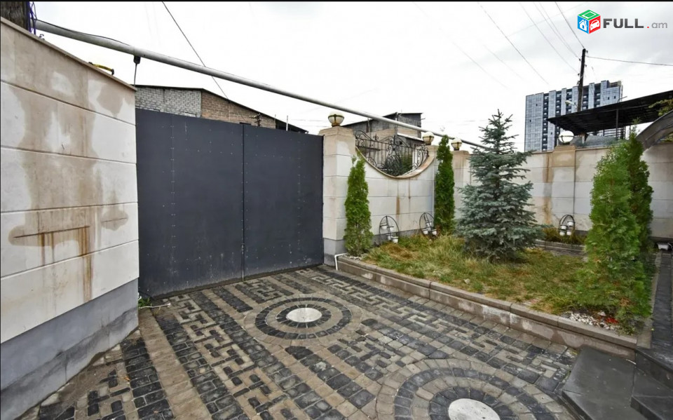 LA09337 Վարձով 5 սենյականոց 2 հարկանի քարե տուն Ռոստոմի փողոցում կենտրոնում