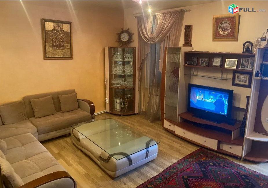 LA10177  Օրավարձով 7 սենյականոց բնակարան Նալբանդյան փողոց,  Հ. Հ . հրապարակի հարևանությամբ