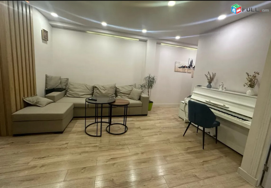 LA10573 Վարձով 3 սենյականոց բնակարան Արամ Խաչատրյան փողոցում