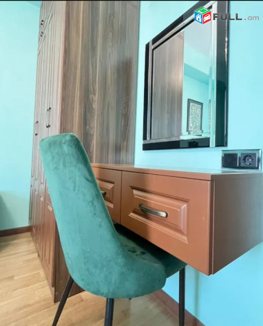 LA11571 Վարձով 3 սենյականոց բնակարան Ամիրյան փողոց, նորակառույց շենքում 