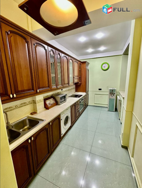 LA11681 Օրավարձով 3 սենյականոց բնակարան Ամիրյան փողոց , նորակառույց շենք