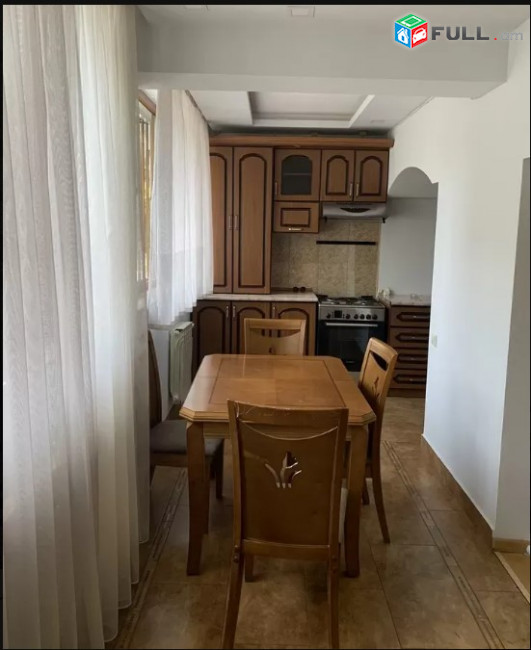 LA07824 Վարձով 3 սենյականոց բնակարան Զաքյան փողոցում