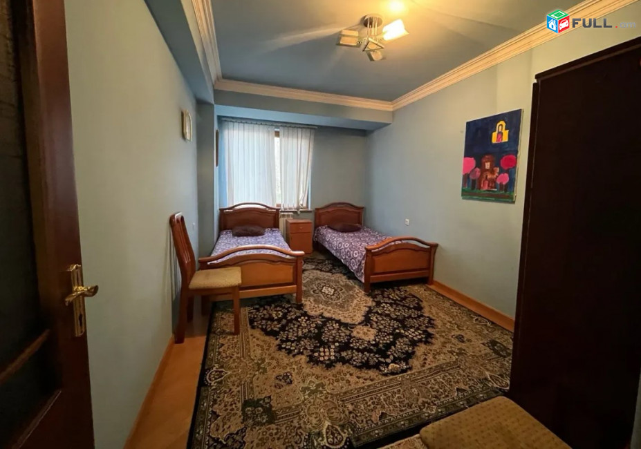 LA11889 Վարձով 3 սենյականոց բնակարան Վրացական փողոցում