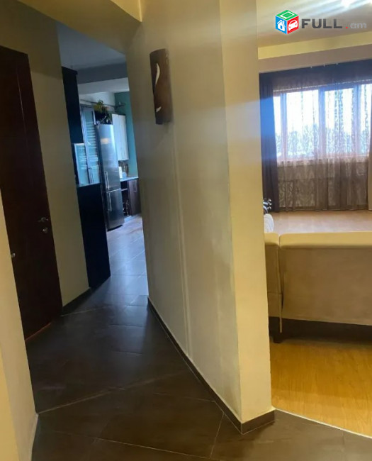 LA11890 Վարձով 3 սենյականոց բնակարան Արամ Խաչատրյան փողոցում