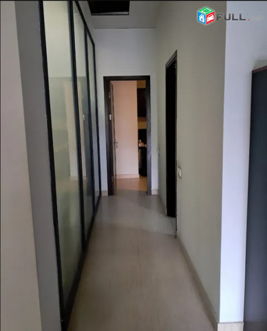 LA11903 Վարձով 165 քմ․ Բազմաֆունկցիոնալ գույք Փարպեցի փողոցում կենտրոնում
